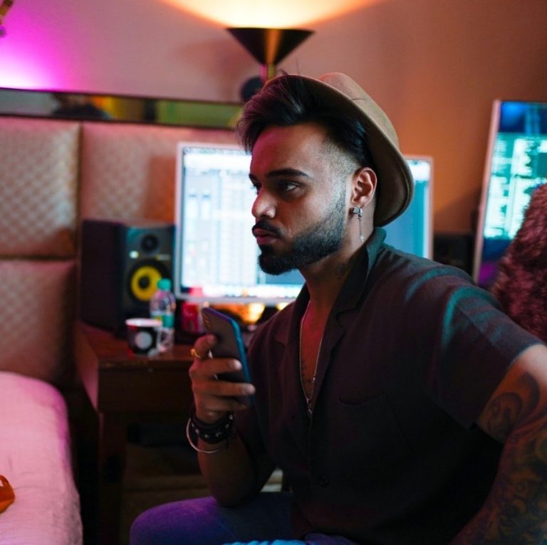 Goons Attacked Indeep Bakshi for his collaboration with Sumit Goswami, Singer locks himself up at home, explaining the reason for not coming in Big Boss 14