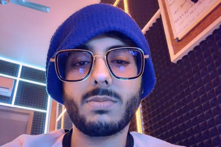 Famous YouTuber Ajey Nagar will debut in Bollywood, will be seen in this film