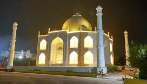 Man has Gifted His Wife Taj Mahal in Madhya Pradesh
