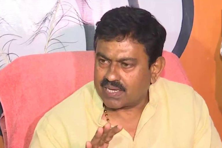 MoS Ajay Mishra Teni loses his cool and calls journalists ‘chor’