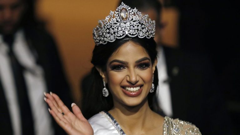 After 21 Years India’s Harnaaz Sandhu Wons the Crown Miss Universe 2021