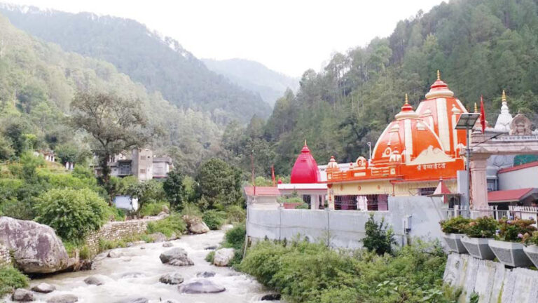 Neem Karoli Baba: Discover the Peace of Kainchi Dham