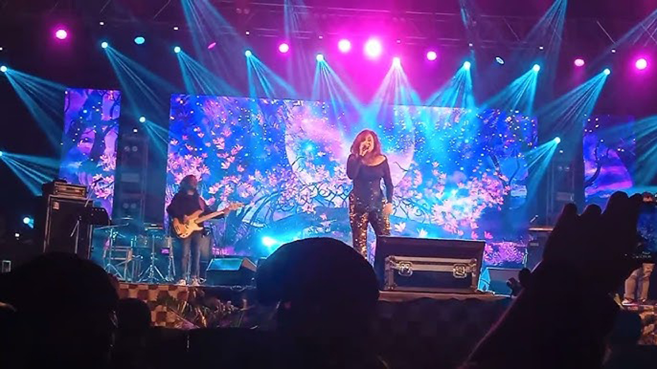 Monali Thakur