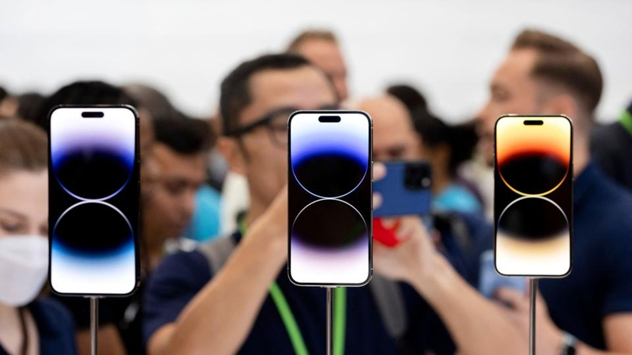 Apple iPhone 16 iPhone SE 4