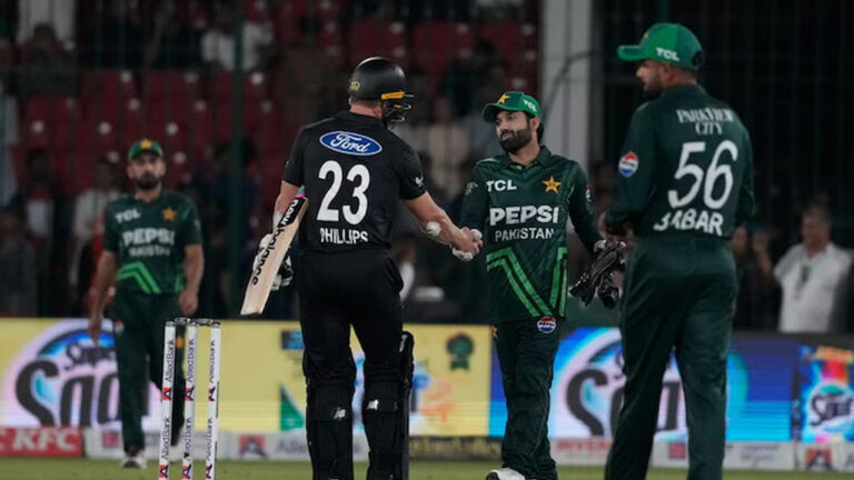 Pakistan DRS Blunder and Catching New Zealand