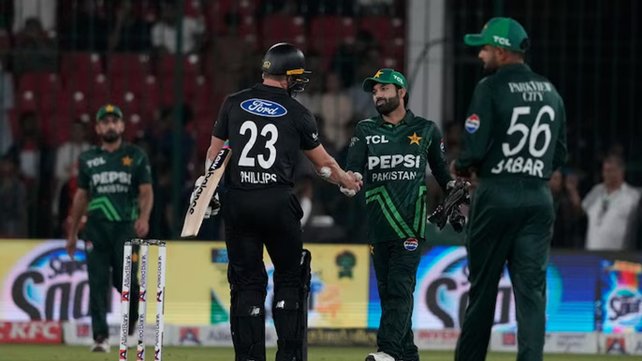 Pakistan DRS Blunder and Catching New Zealand