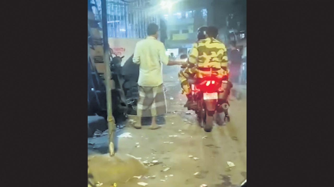 Four Constables Suspended Viral Video