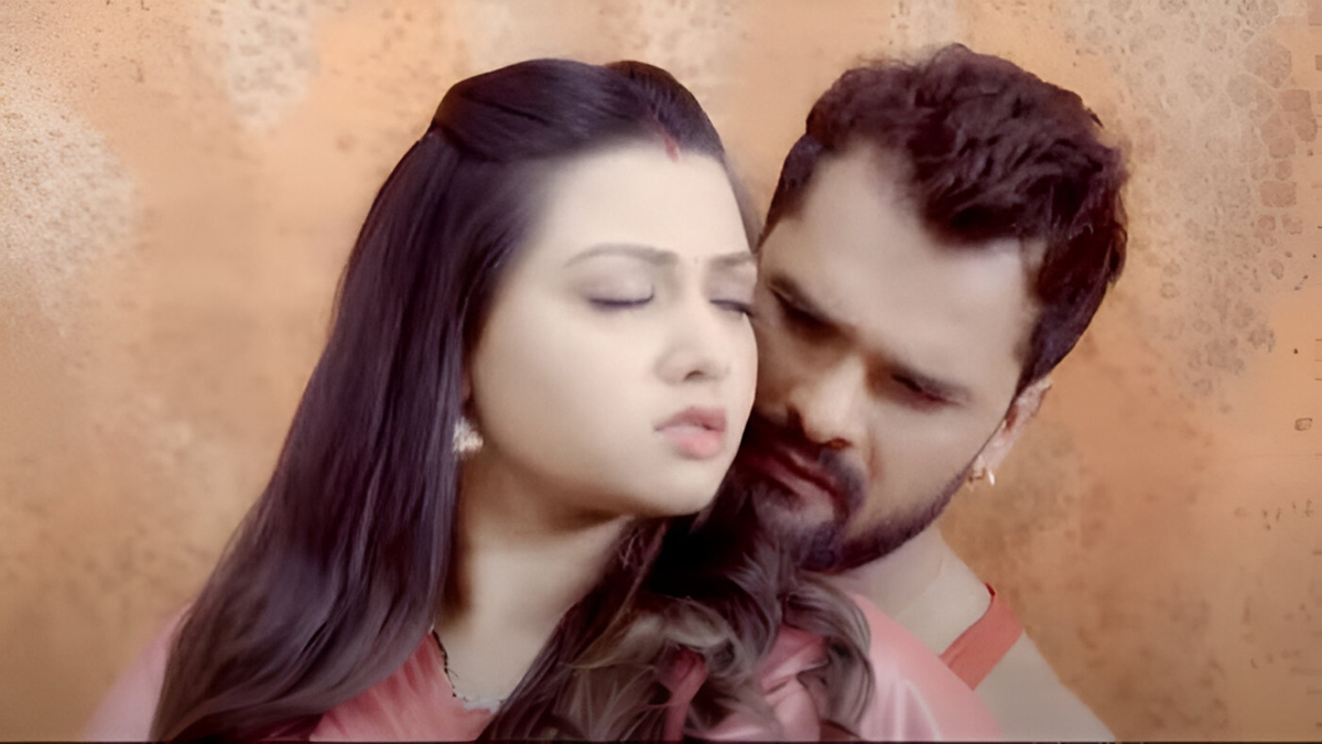 Khesari Lal Yadav and Raksha Gupta's "Chhu Ke Chhor Dela Video Goes Viral