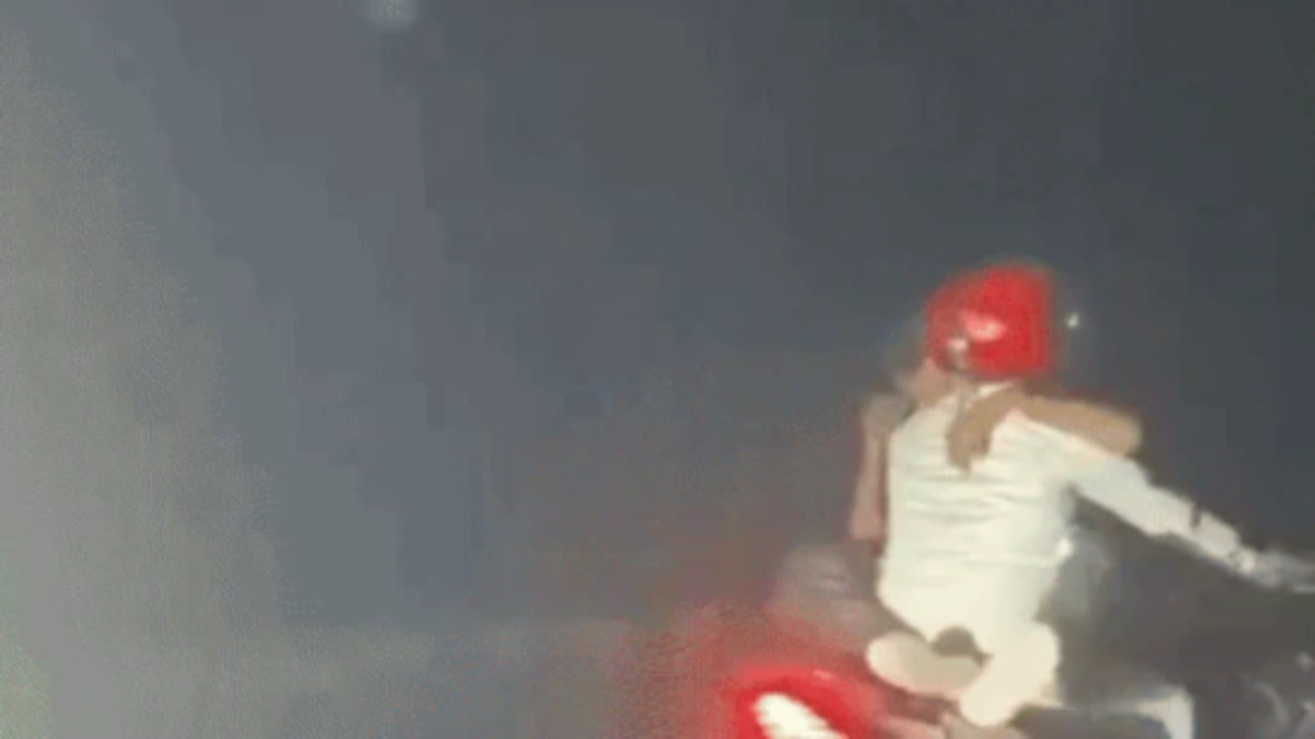 Highway 'Romance Stunt' Video Goes Viral