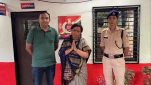 Woman Apologize After Train