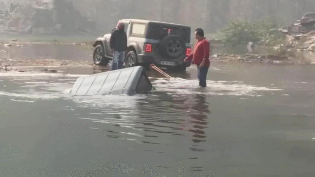 On Camera, Mahindra Thar Sinks Into Lake
