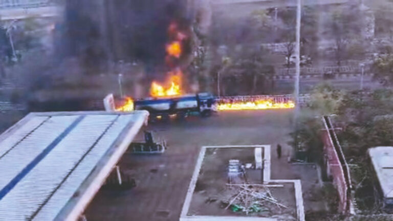 Massive Blast in Howrah: Oil Tanker Explodes on NH-16, Several Vehicles Gutted