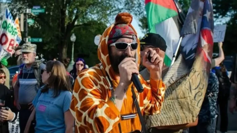 Robby Roadsteamer’s Viral Encounter with ICE
