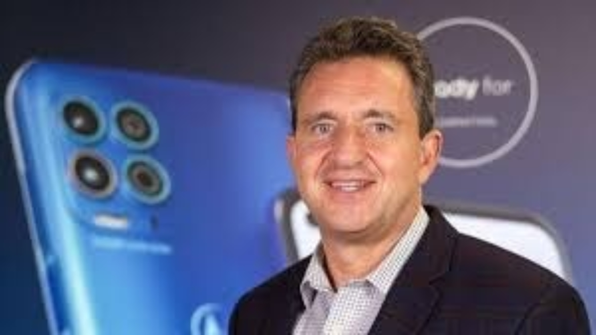 Motorola Charges Toward