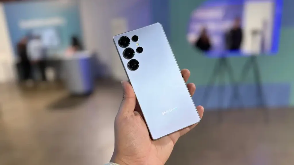 YouTuber Acquires Samsung Galaxy S26 Ultra