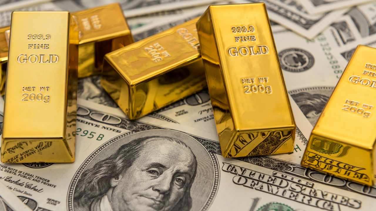 Gold Set to Shine: UBS Forecasts USD 6,200