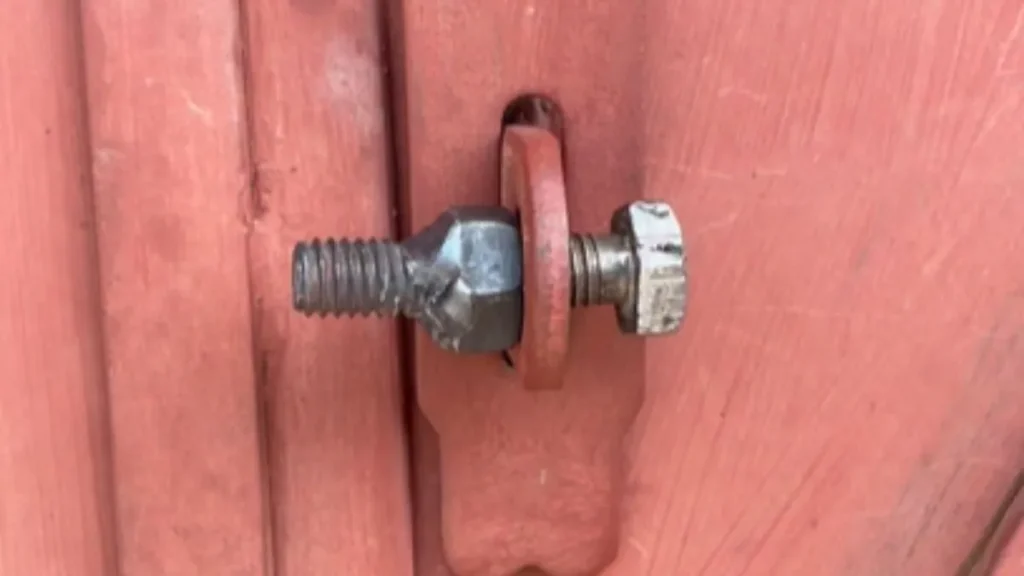 “No Gas? Eat Curd-Poha”: Supervisor’s Remark During LPG Crisis