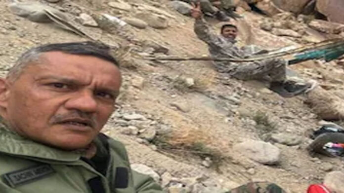 Army Officers Survive Helicopter Crash in Leh Army Officers Survive Helicopter Crash in Leh