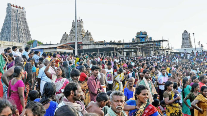 Lakhs of Devotees Throng Tiruchendur