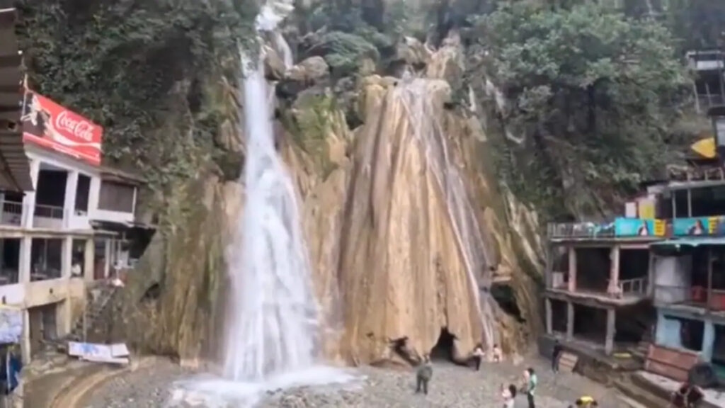 Viral Video Kempty Falls Near Mussoorie