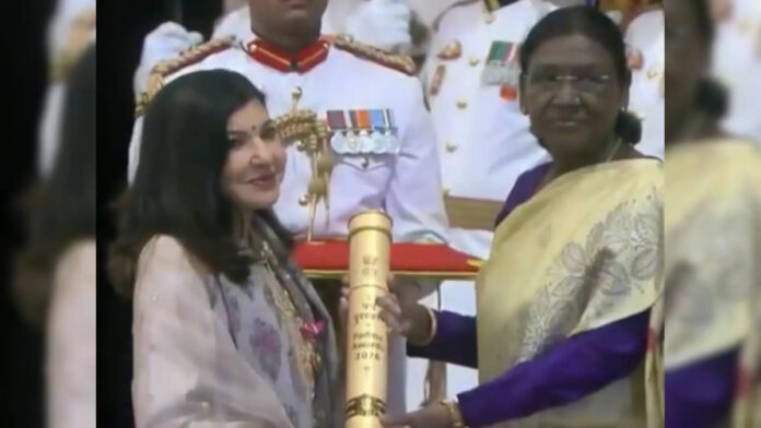 Alka Yagnik Shares Padma Bhushan Alka Yagnik Shares Padma Bhushan
