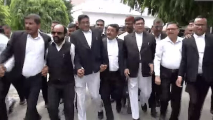 Ayodhya Lawyers Break Barricades Ayodhya Lawyers Break Barricades