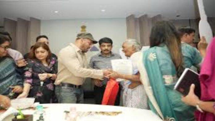 Salman Khan Spreads Joy Salman Khan Spreads Joy