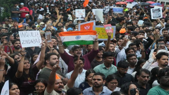 Protesters March to Parliament Over Paper Leaks Protesters March to Parliament Over Paper Leaks